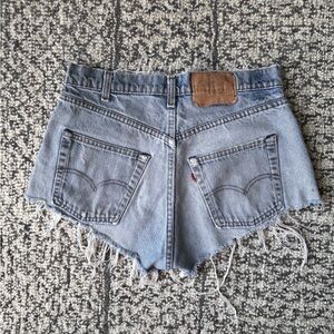 High waisted light washed Levi shorts